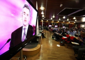Gordon Brown při předvolební debatě.